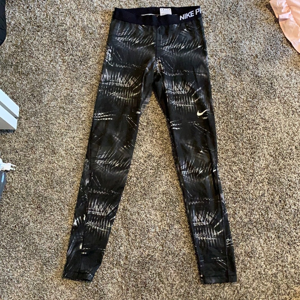 Women’s Nike pro leggings